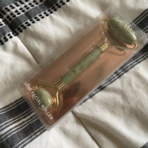 NWT Jade Face Roller